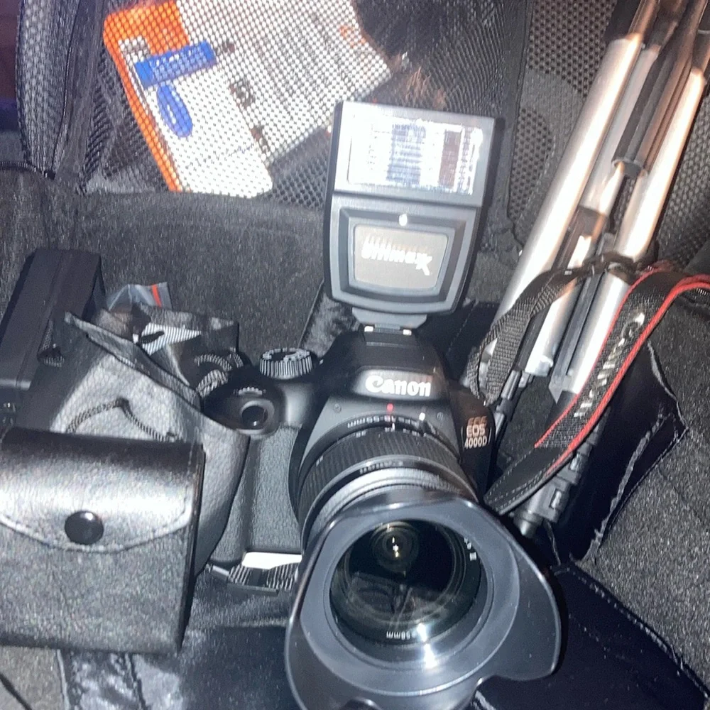 Canon E05 4000D